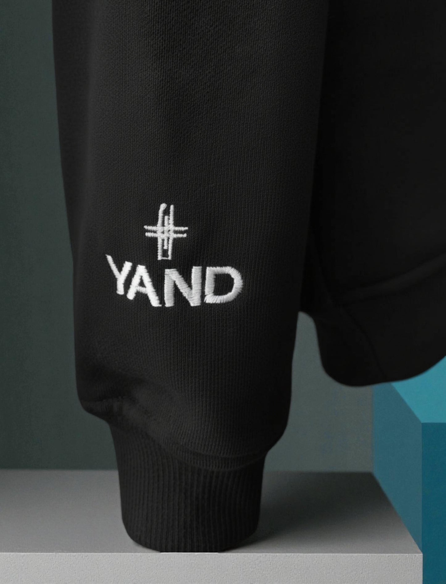 Hoodie Premium Negra YAND